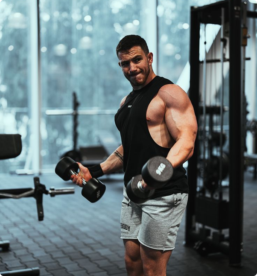 Dubai personal trainer coaching a client